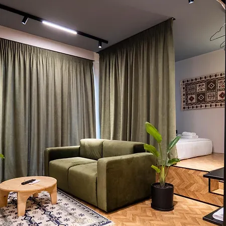 Muz * Tirana