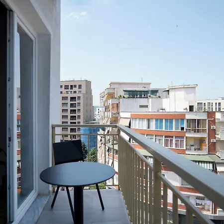Muz * Tirana